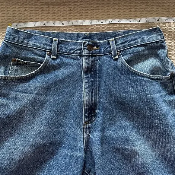 Vintage 90s Lee Riders High Waisted Medium Wash Denim Shorts - Size 34 - Picture 3 of 7